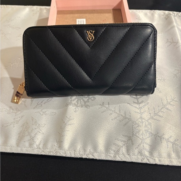 Victoria's Secret Black Quilted Wallet with Gold Logo - Picture 1 of 4